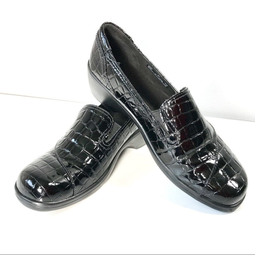 NWOB Clark’s May Marygold Slip On Faux Croc sz 9